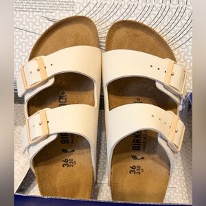 NEW BIRKENSTOCK Arizona Sandals in Eggshell Narrow Fit Sz 36